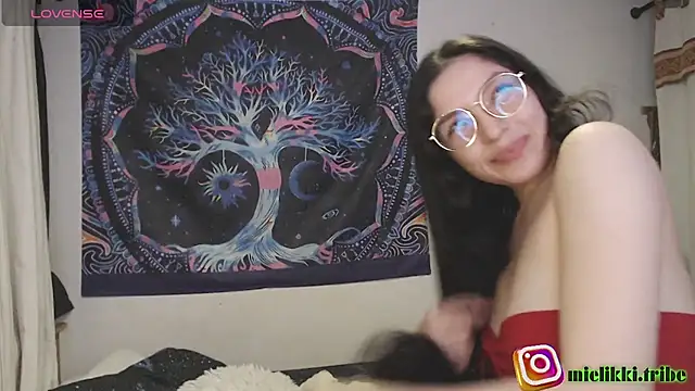 mielikki001 online show from June 25, 12:08 am