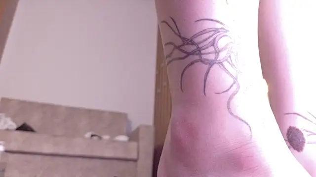 Yuriko May online show from September 25, 4:02 pm