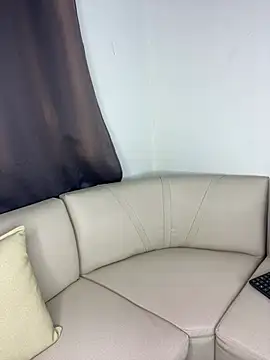 MattDevon online show from April 18, 3:42 am