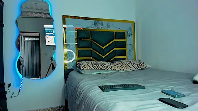 Snapshot of MattDevon chatting on October 24, 9:25 pm MattDevon online show from October 24, 9:25 pm