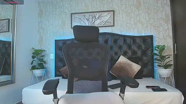 MattDevon online show from February 11, 3:28 am