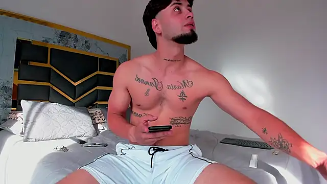 Snapshot of MattDevon chatting on October 7, 9:05 pm MattDevon online show from October 7, 9:05 pm