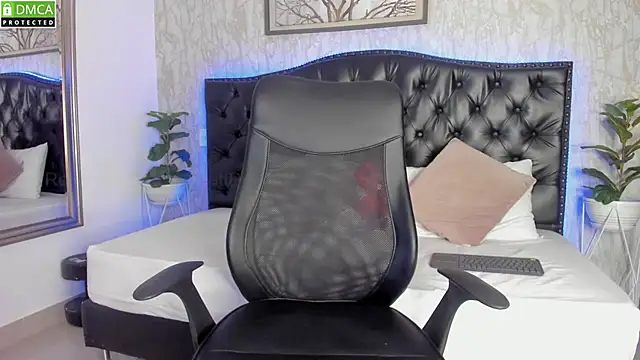 Snapshot of MattDevon chatting on March 18, 5:23 pm MattDevon online show from March 18, 5:23 pm