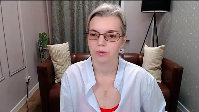 Cutie Erikaa1 online show from October 31, 2:08 am