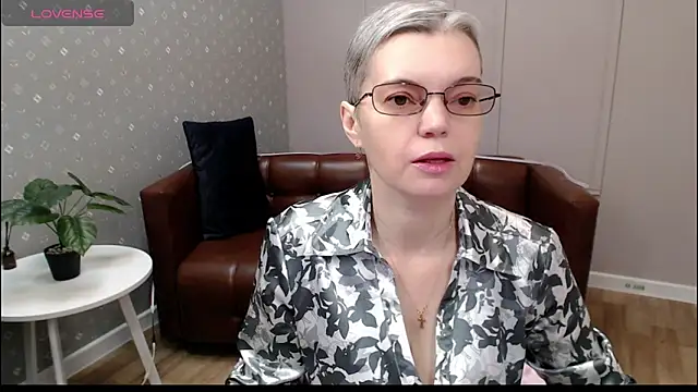 Cutie Erikaa1 online show from December 19, 2:15 am