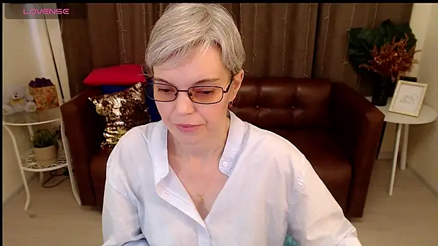 Cutie Erikaa1 online show from March 7, 5:40 am