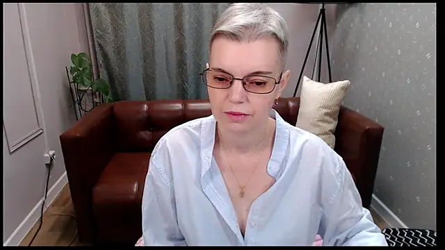 Cutie Erikaa1 online show from November 14, 2:15 am