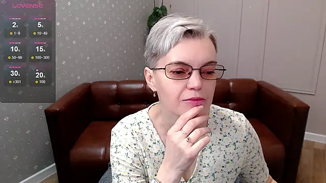 Cutie Erikaa1 online show from April 2, 2:19 am