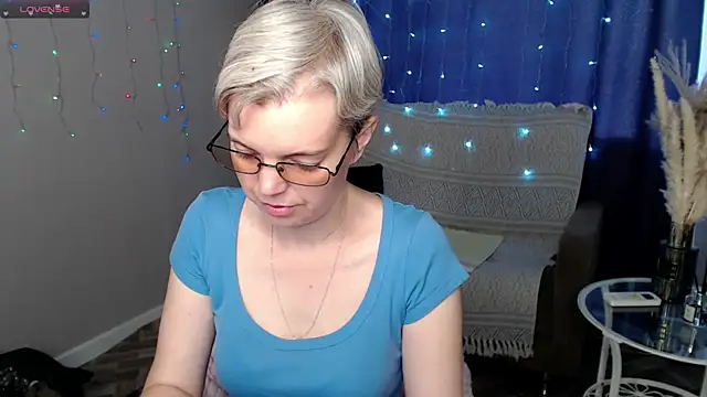 Cutie Erikaa1 online show from May 30, 2:18 am