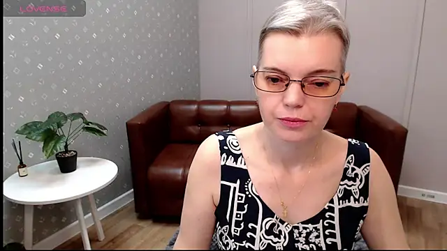 Cutie Erikaa1 online show from November 29, 2:23 am