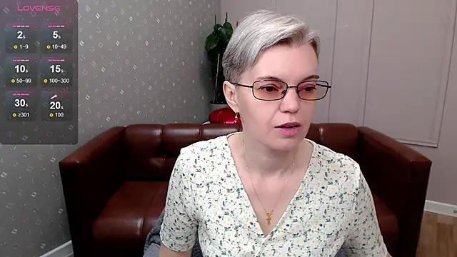 Cutie Erikaa1 online show from April 3, 2:18 am