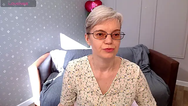 Cutie Erikaa1 online show from May 17, 3:39 am