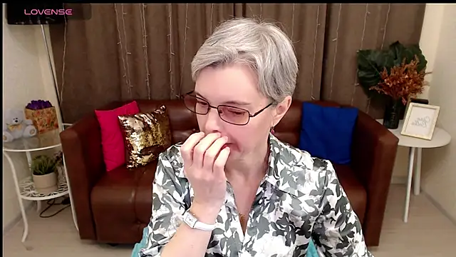 Cutie Erikaa1 online show from March 9, 2:29 am