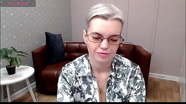 Cutie Erikaa1 online show from December 18, 2:16 am