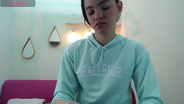 Mia-kalinfa online show from March 8, 1:47 pm