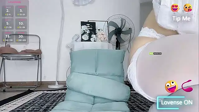 momo-5952 online show from October 21, 3:00 pm