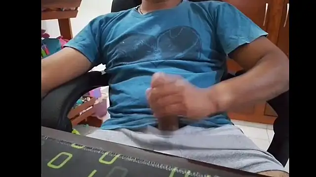 Snapshot of OlmecaSex chatting on December 11, 10:38 pm OlmecaSex online show from December 11, 10:38 pm