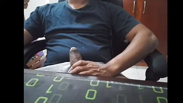 Snapshot of OlmecaSex chatting on December 12, 7:41 am OlmecaSex online show from December 12, 7:41 am