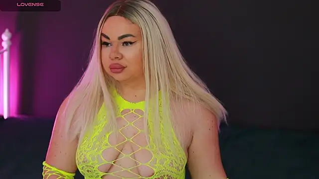 Snapshot of MissLilaa chatting on December 11, 5:37 pm MissLilaa online show from December 11, 5:37 pm