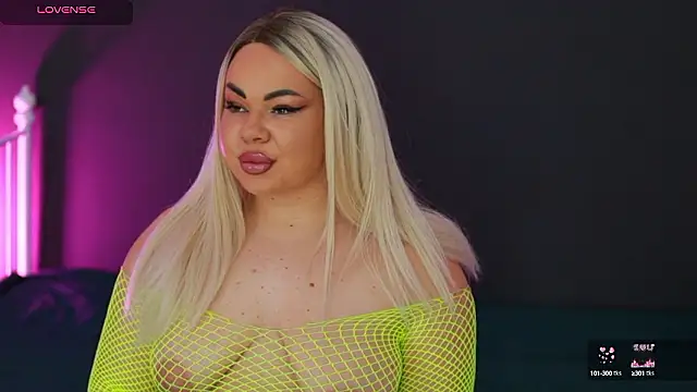 Snapshot of MissLilaa chatting on December 7, 4:53 pm MissLilaa online show from December 7, 4:53 pm