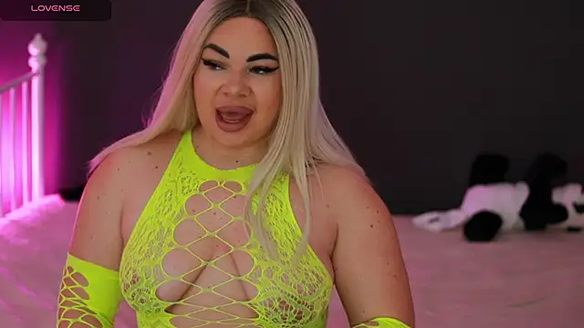 Snapshot of MissLilaa chatting on December 21, 5:07 pm MissLilaa online show from December 21, 5:07 pm