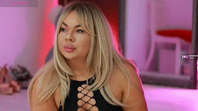 Snapshot of MissLilaa chatting on March 13, 5:28 pm MissLilaa online show from March 13, 5:28 pm