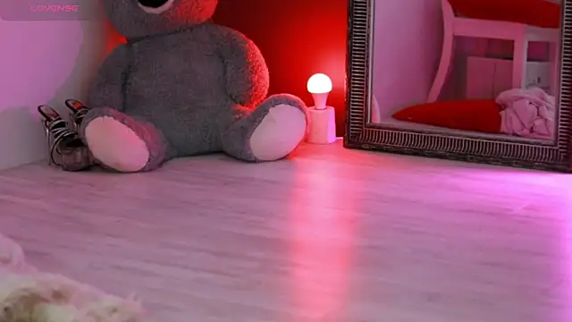 Snapshot of MissLilaa chatting on March 13, 8:32 pm MissLilaa online show from March 13, 8:32 pm