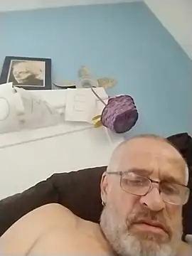 geilerschwanz64 online show from October 3, 3:09 am