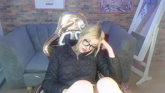 Snapshot of Kitty_fox_b chatting on March 7, 3:49 pm Kitty fox b online show from March 7, 3:49 pm