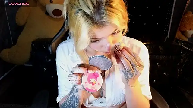 Kitty fox b online show from February 26, 1:11 pm