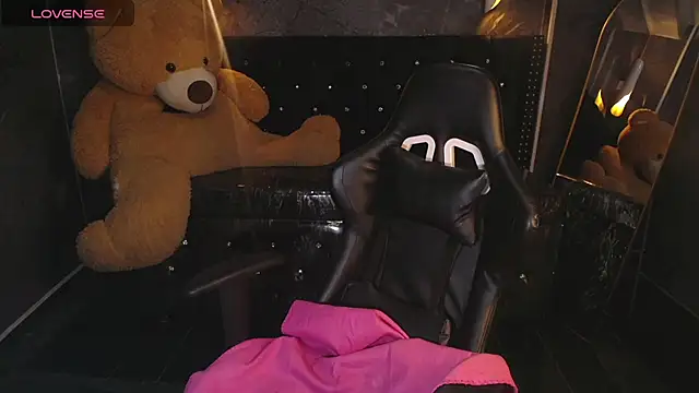 Kitty fox b online show from March 12, 1:15 pm