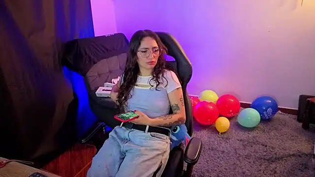 katianzayn online show from September 18, 5:21 am