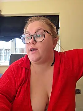 Snapshot of Tallulah-mae-xoxox chatting on May 24, 1:22 pm Tallulah-mae-xoxox online show from May 24, 1:22 pm