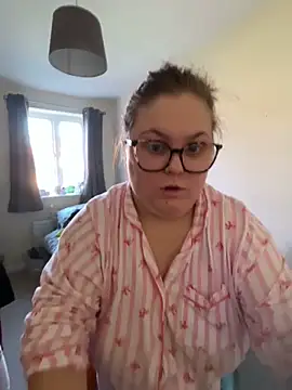 Snapshot of Tallulah-mae-xoxox chatting on March 18, 11:13 am Tallulah-mae-xoxox online show from March 18, 11:13 am