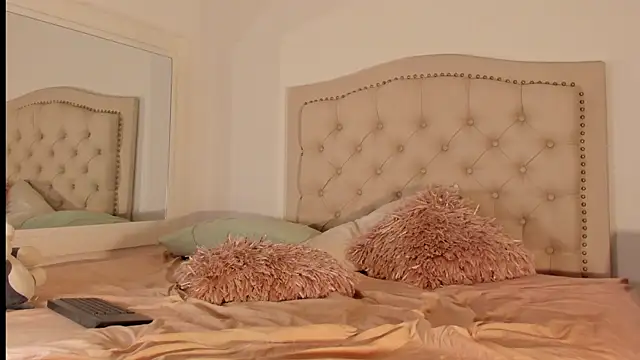 Scarlett grand online show from February 4, 5:42 am