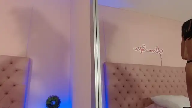 Snapshot of alice_sofia chatting on October 27, 1:34 pm alice sofia online show from October 27, 1:34 pm