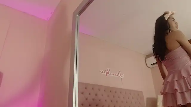 Snapshot of alice_sofia chatting on October 30, 2:04 pm alice sofia online show from October 30, 2:04 pm