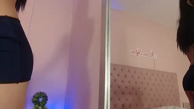 Snapshot of alice_sofia chatting on November 25, 1:33 pm alice sofia online show from November 25, 1:33 pm