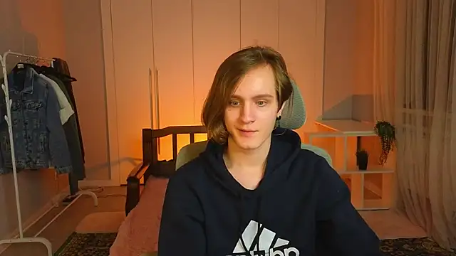 nikompell online show from March 10, 8:45 pm