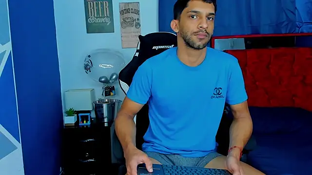 Snapshot of mike_shelby21 chatting on September 22, 1:11 am mike shelby21 online show from September 22, 1:11 am