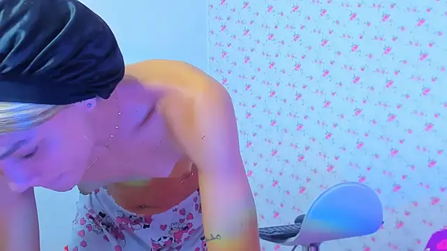 StassieBell online show from October 16, 1:52 pm