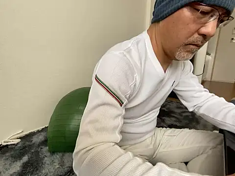 Snapshot of Grandpa29hijii chatting on March 1, 3:53 am Grandpa29hijii online show from March 1, 3:53 am