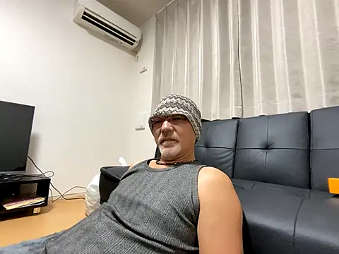 Snapshot of Grandpa29hijii chatting on October 18, 1:13 pm Grandpa29hijii online show from October 18, 1:13 pm