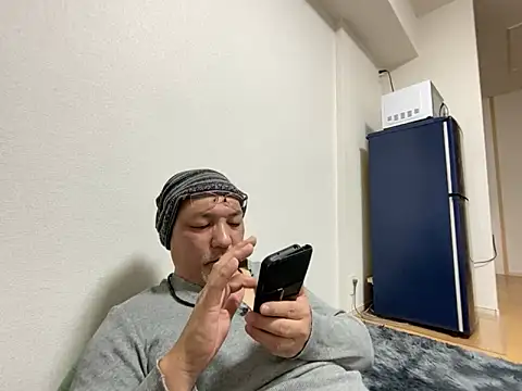 Snapshot of Grandpa29hijii chatting on February 27, 12:45 pm Grandpa29hijii online show from February 27, 12:45 pm