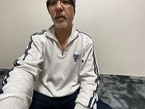 Snapshot of Grandpa29hijii chatting on February 11, 12:36 pm Grandpa29hijii online show from February 11, 12:36 pm