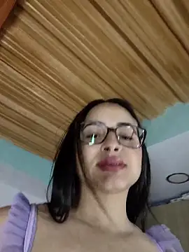 aleejhandraa online show from November 9, 9:19 pm