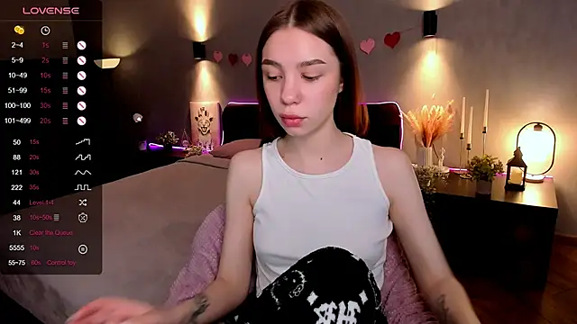 Snapshot of MilliBrown_ chatting on October 19, 6:05 am MilliBrown online show from October 19, 6:05 am