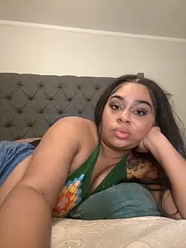 camiliaskye online show from December 5, 6:56 am