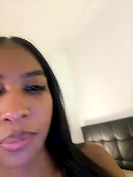 Snapshot of IamCrystal2 chatting on November 28, 12:44 am IamCrystal2 online show from November 28, 12:44 am