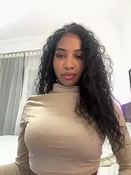 Snapshot of IamCrystal2 chatting on June 6, 12:27 am IamCrystal2 online show from June 6, 12:27 am